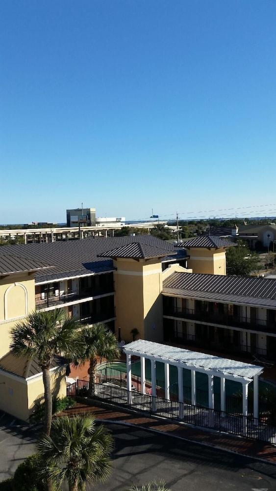 Days Inn By Wyndham Pensacola - Historic Downtown Экстерьер фото