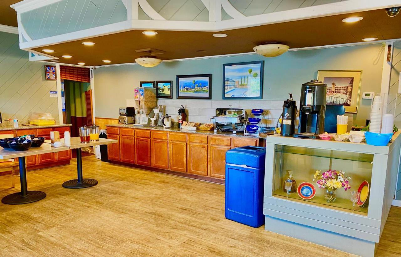 Days Inn By Wyndham Pensacola - Historic Downtown Экстерьер фото