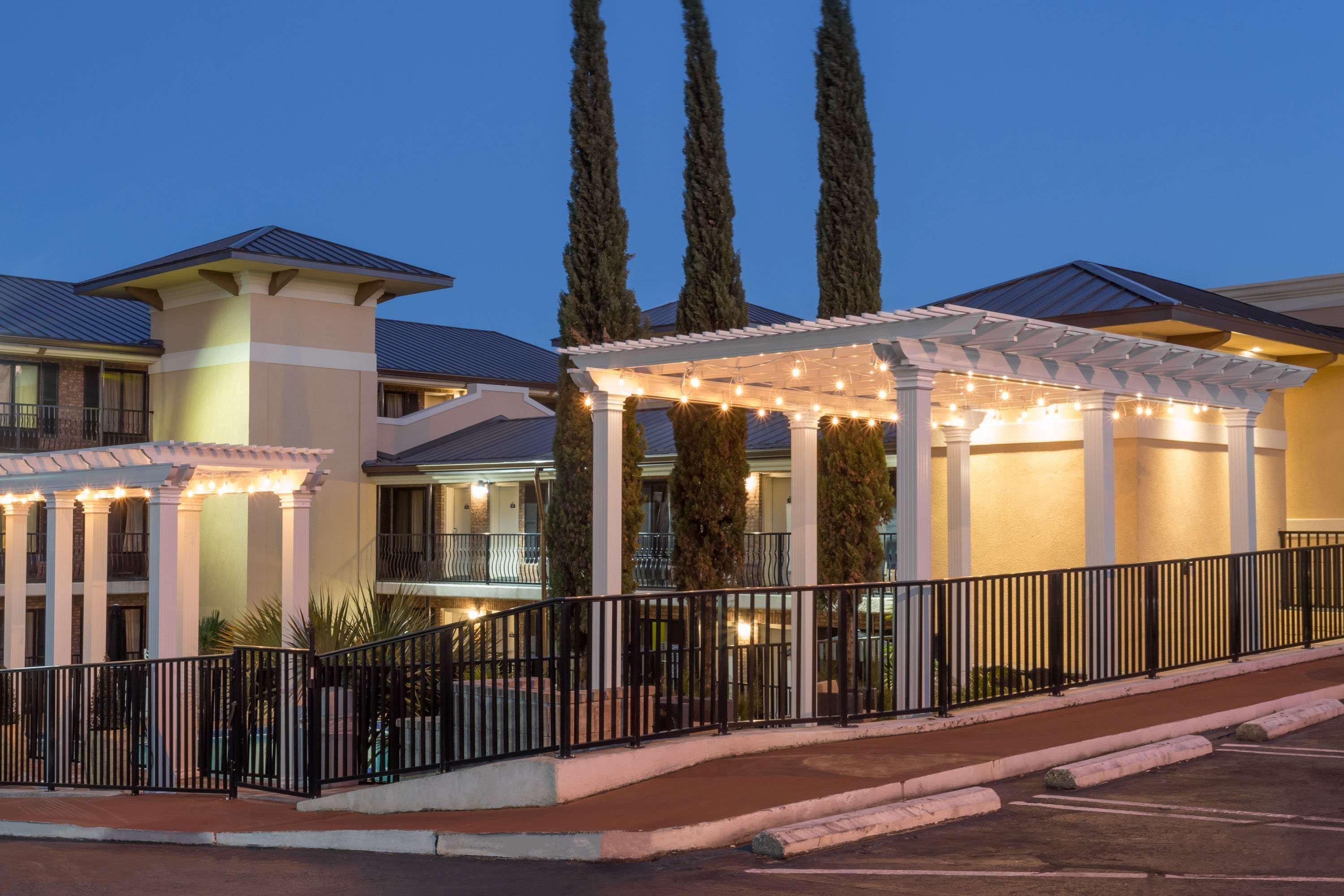 Days Inn By Wyndham Pensacola - Historic Downtown Экстерьер фото