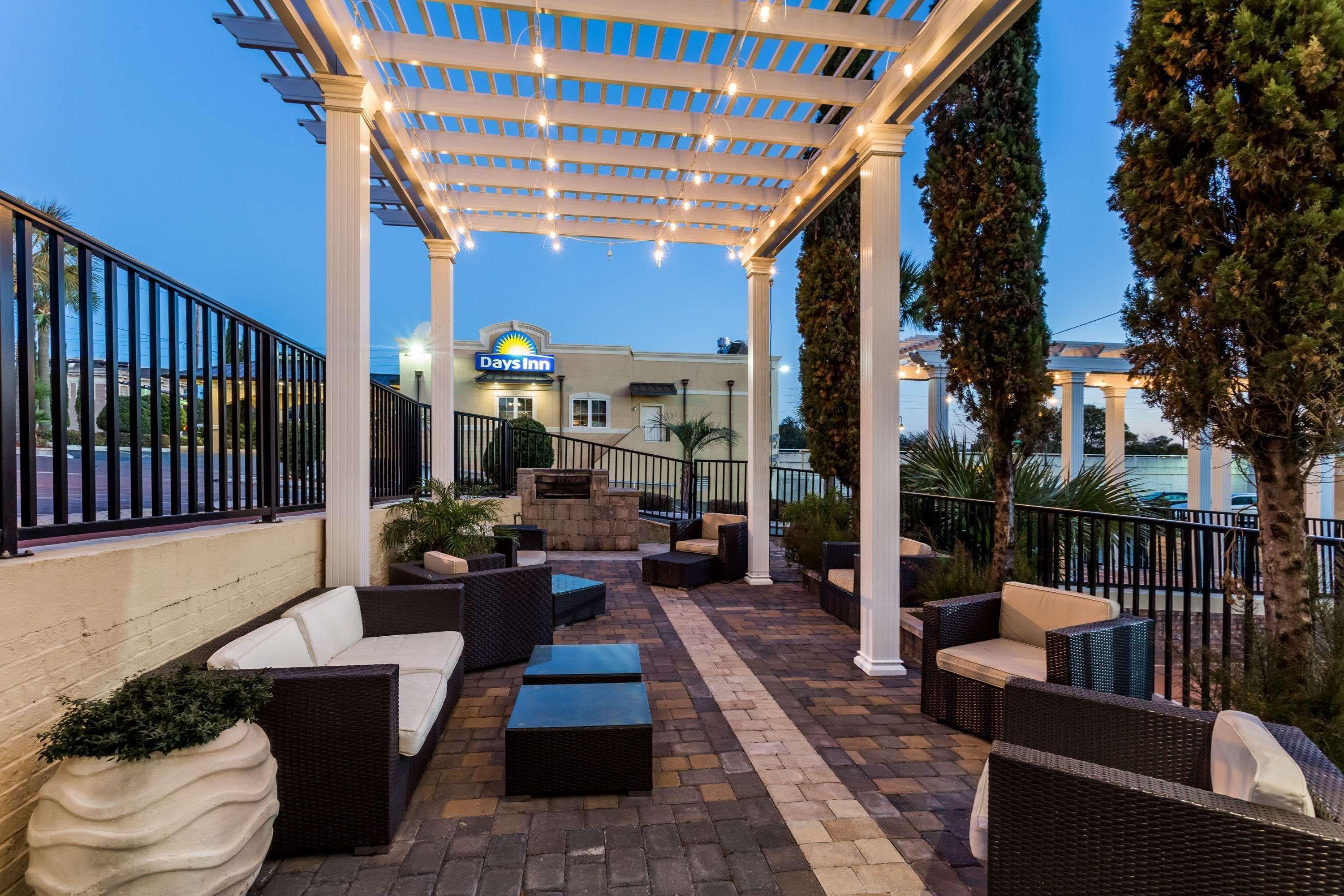 Days Inn By Wyndham Pensacola - Historic Downtown Экстерьер фото