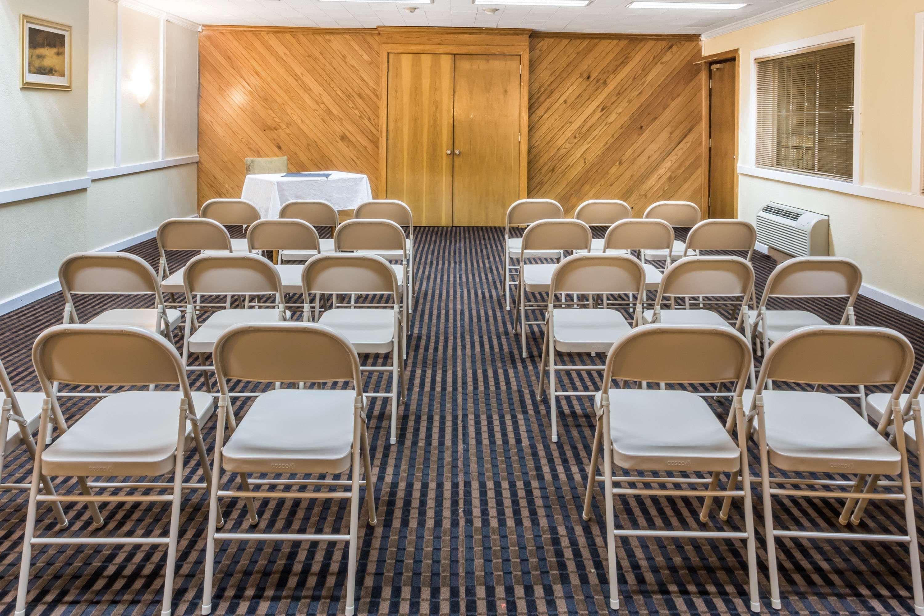 Days Inn By Wyndham Pensacola - Historic Downtown Экстерьер фото