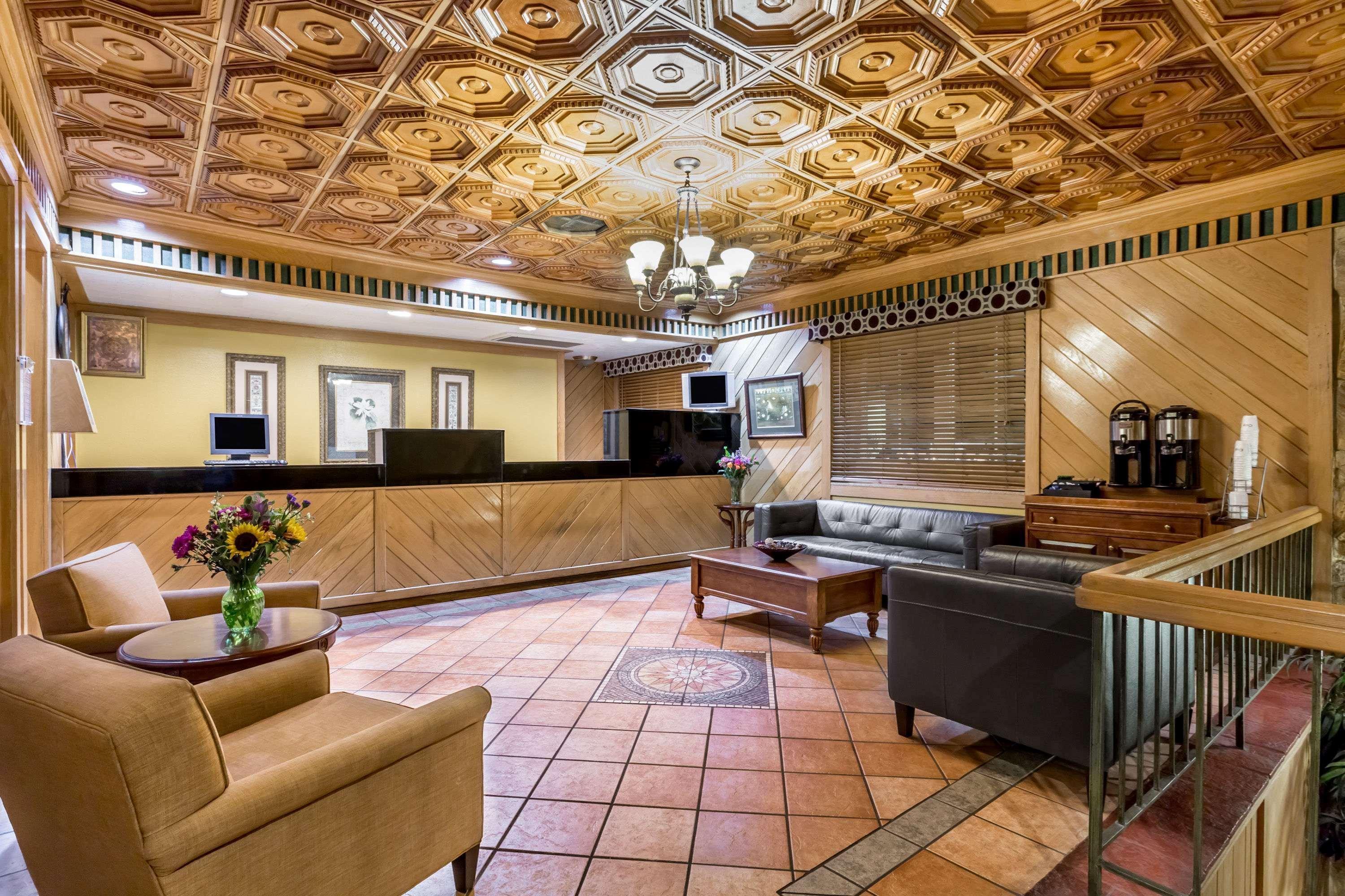Days Inn By Wyndham Pensacola - Historic Downtown Экстерьер фото