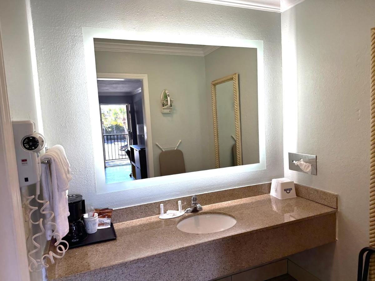 Days Inn By Wyndham Pensacola - Historic Downtown Экстерьер фото