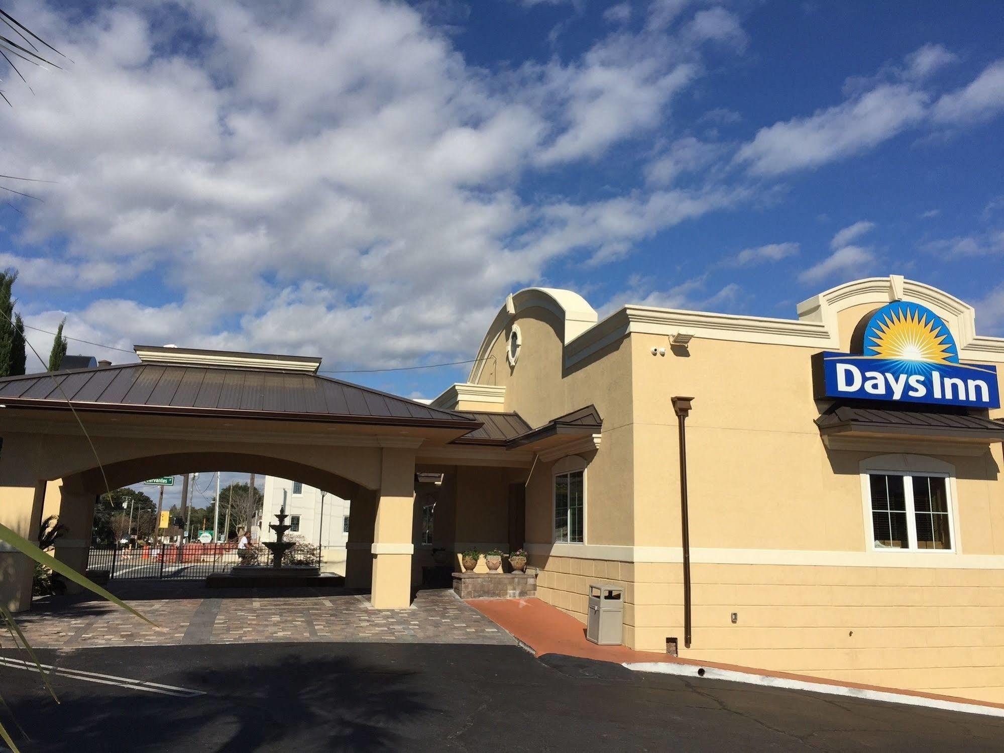 Days Inn By Wyndham Pensacola - Historic Downtown Экстерьер фото