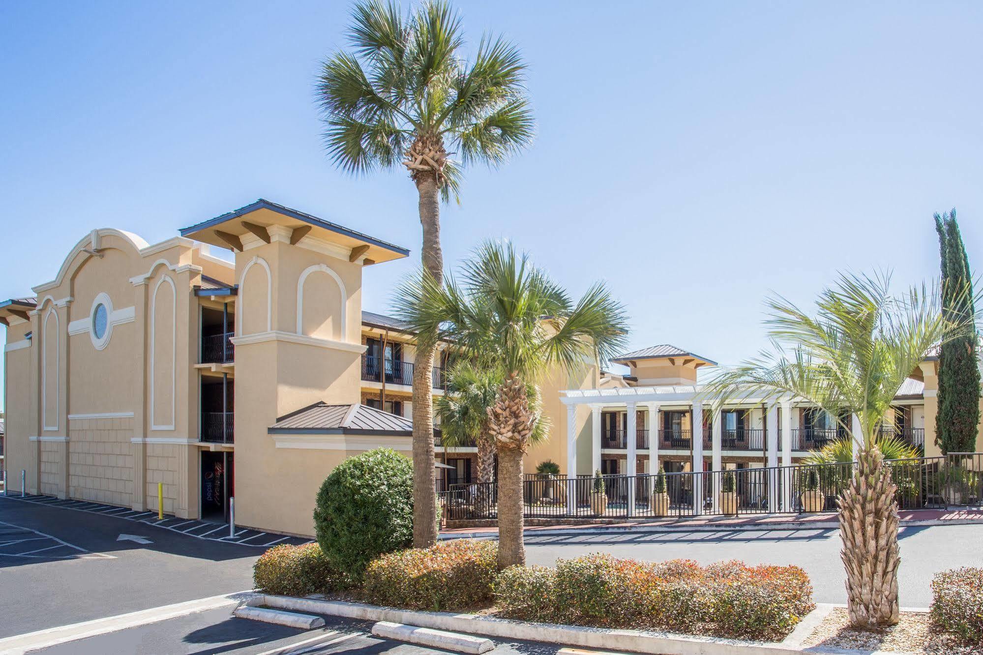 Days Inn By Wyndham Pensacola - Historic Downtown Экстерьер фото