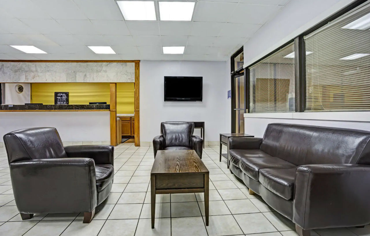 Days Inn By Wyndham Pensacola - Historic Downtown Экстерьер фото
